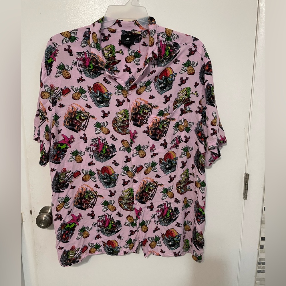 H & M Spongebob Regular Fit Button up
Short sleeve Hawaiian style Casual Shirt